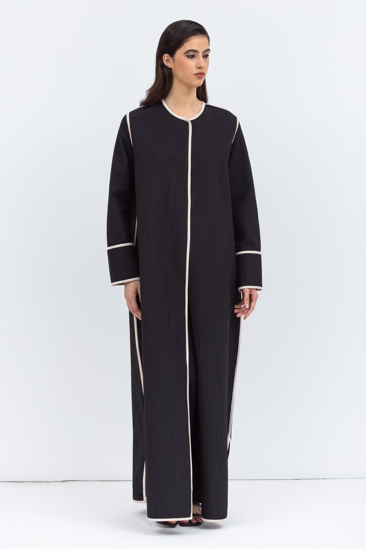 Structured Abaya in Black and White RTW