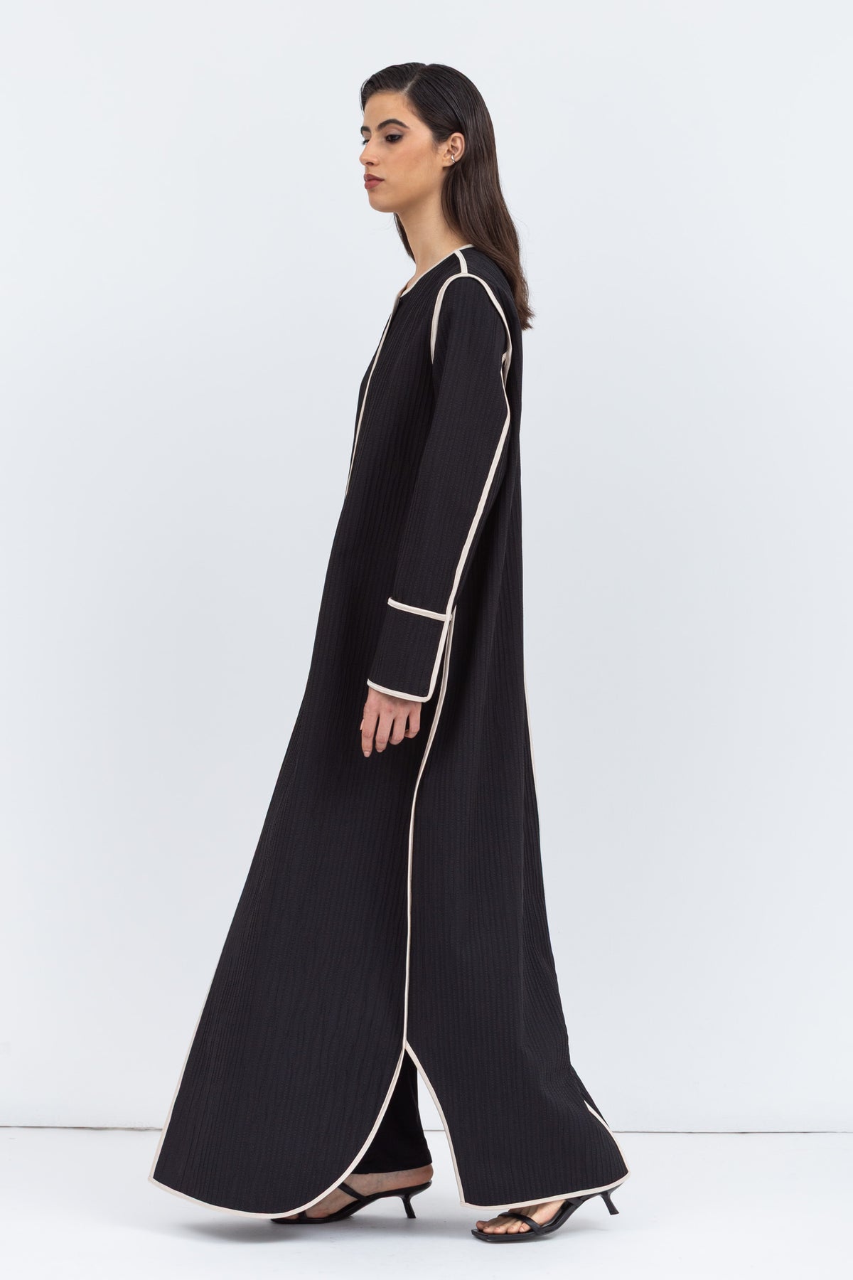 Structured Abaya in Black and White RTW