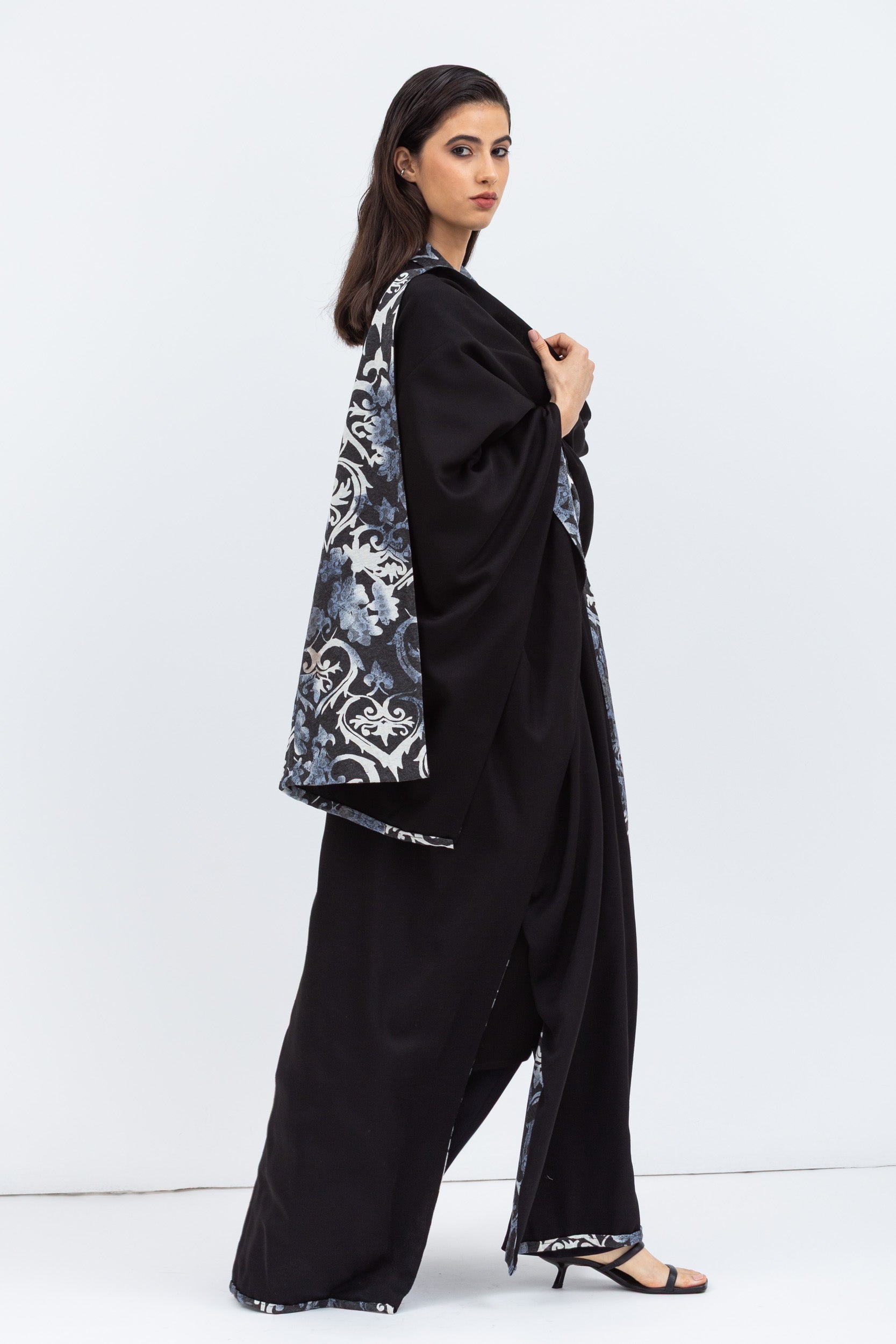 Reversible Shawl Abaya with Blue Pattern