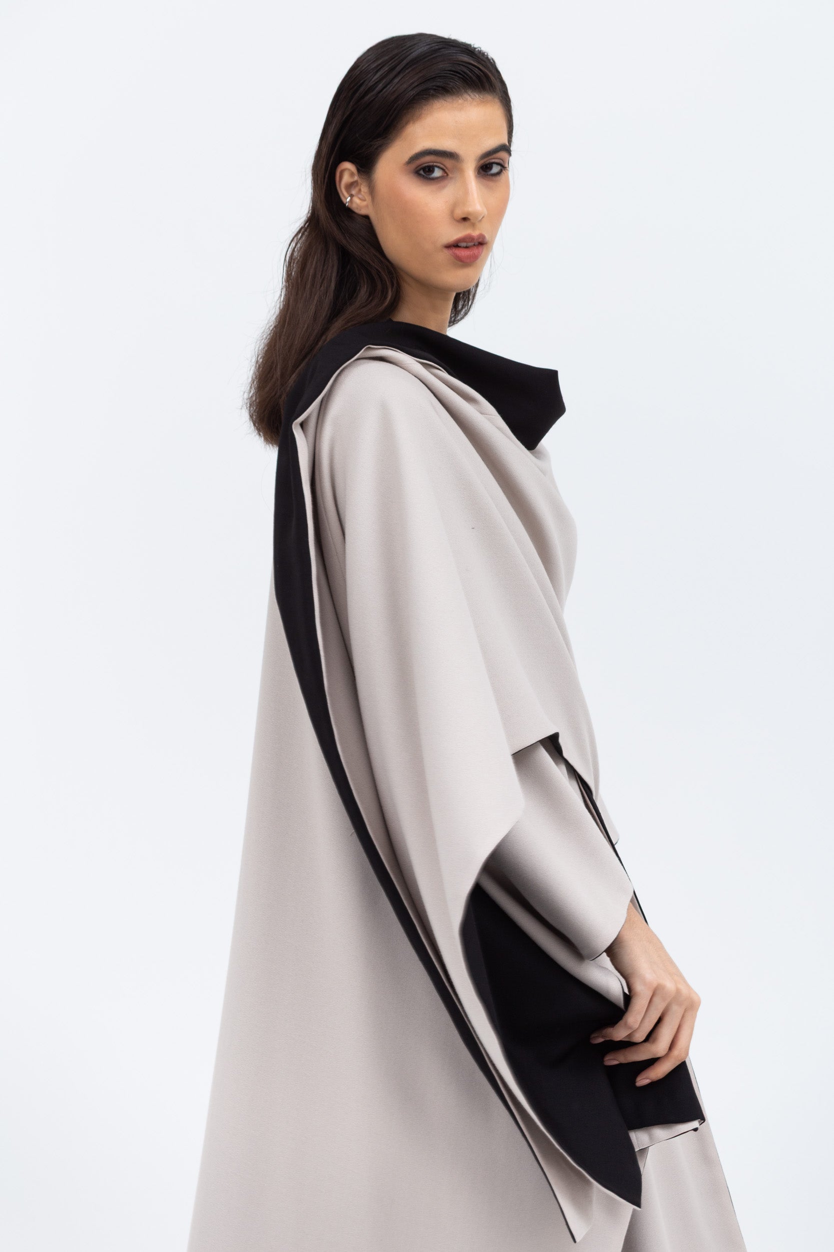 Reversible Shawl Abaya in Black Mauve