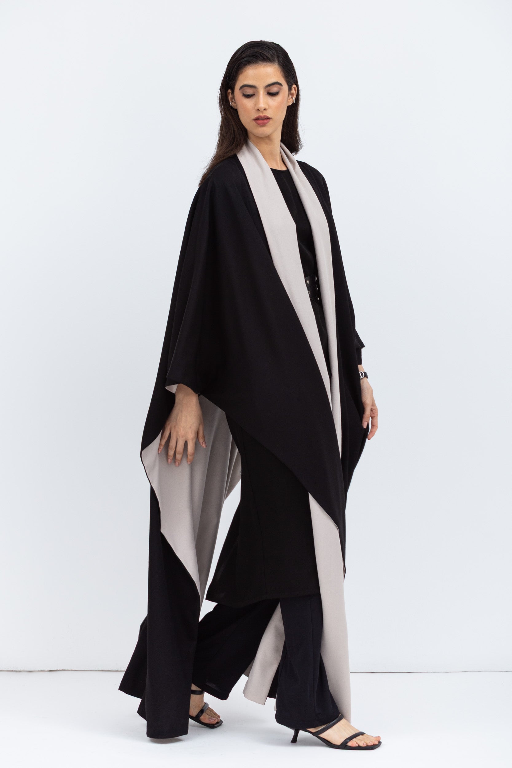 Reversible Shawl Abaya in Black Mauve