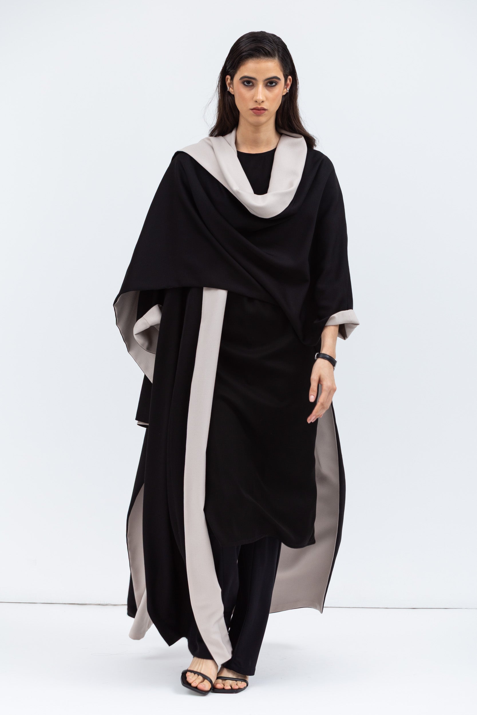 Reversible Shawl Abaya in Black Mauve