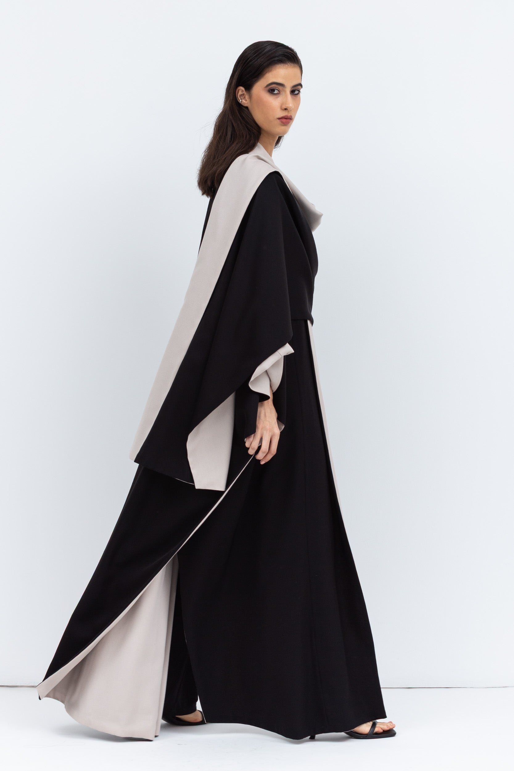 Reversible Shawl Abaya in Black Mauve