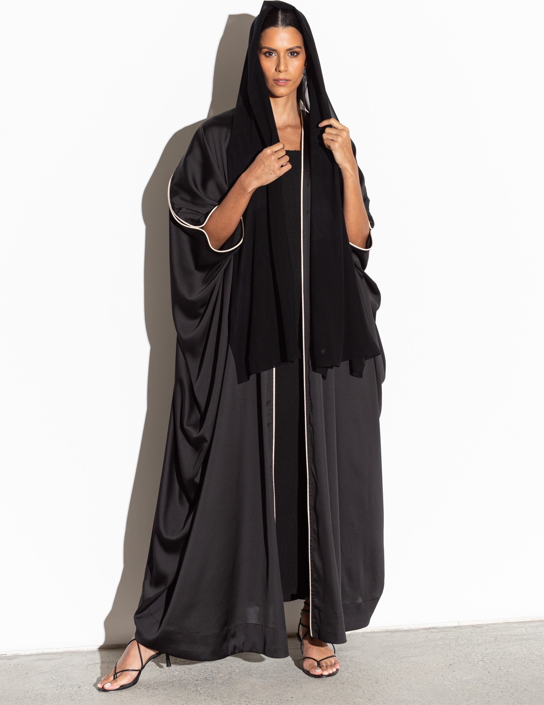 Woven Abaya in Black