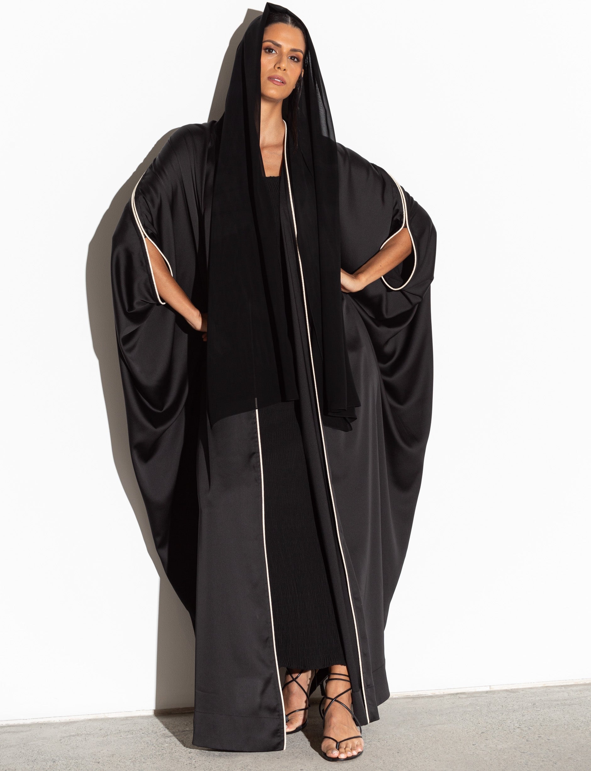 Woven Abaya in Black