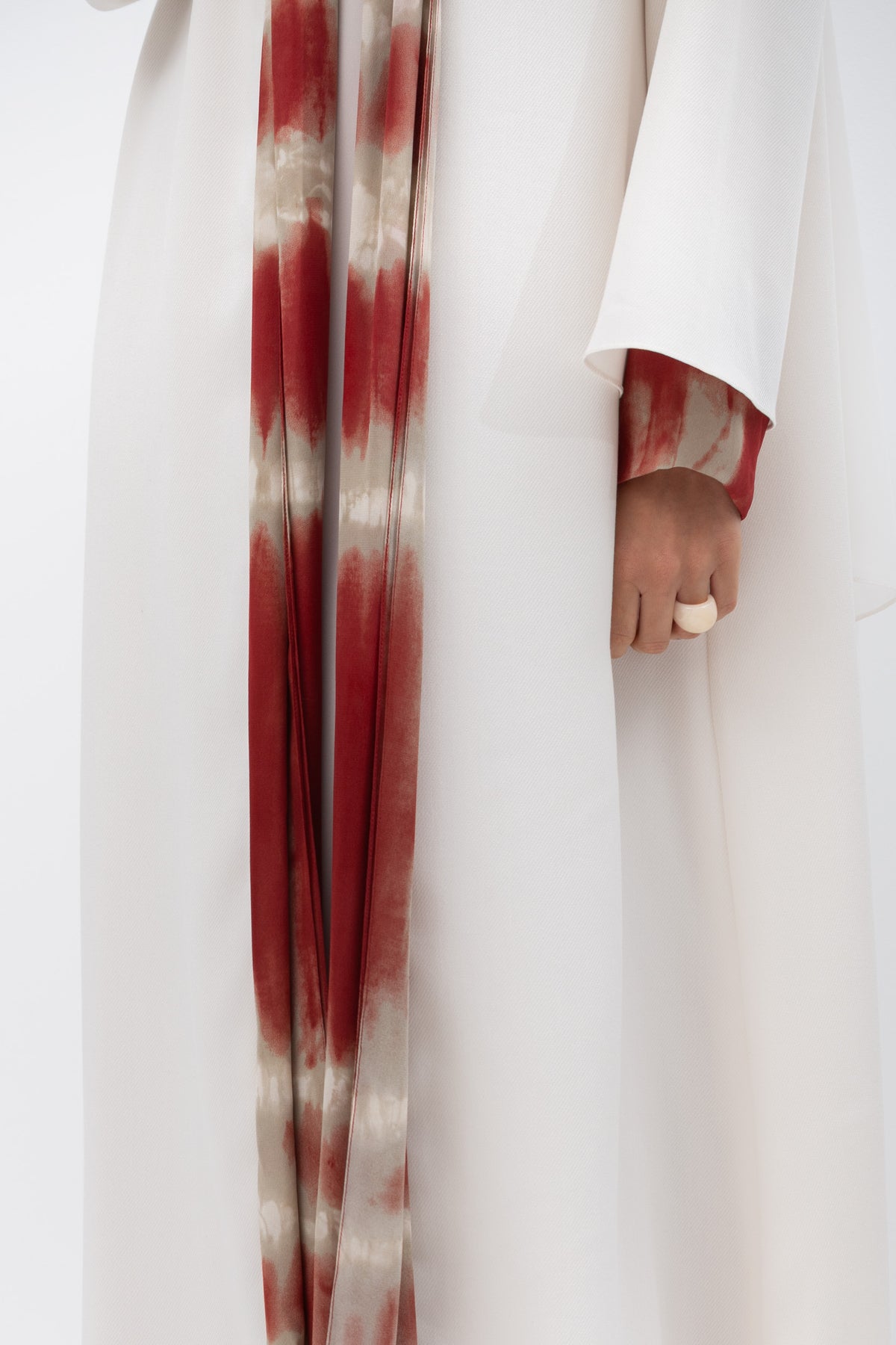 Fluid Shawl Lapel Abaya in Ivory and Red